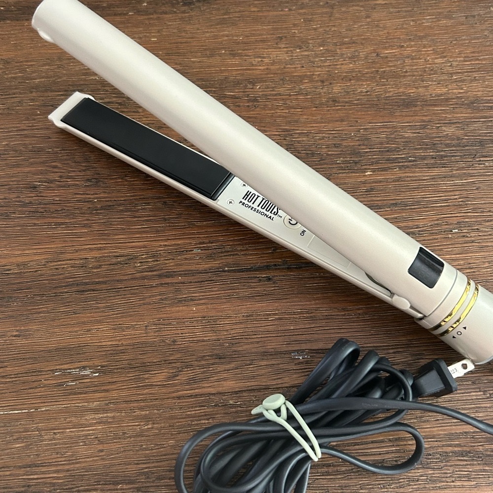hot tools pro artist black gold micro shine flat iron 1 inch